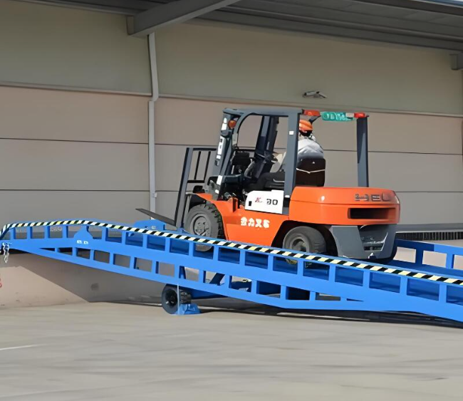 六安移动式卸货平台（叉车用）